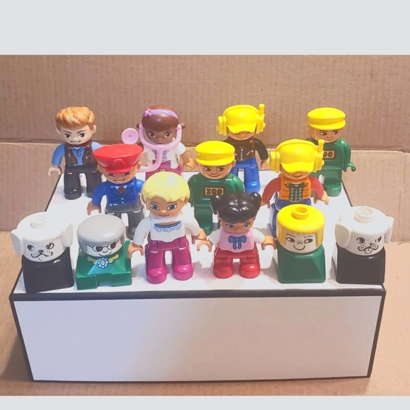 LEGO Duplo People Figures Set of 13 different characters - Picture 1 of 6